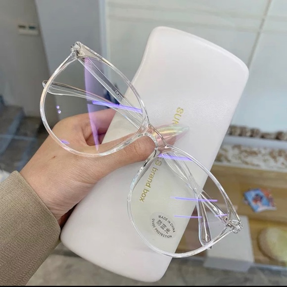 Transparent Eyewear - Picture 2 of 2
